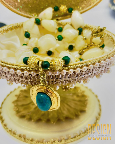 Naszyjnik z pereł rzecznych z malachitem i turkusem w srebrze pozłacanym 24 K | Kuźmińska Design