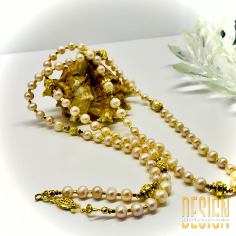 Naszyjnik z naturalnych pereł w odcieniu pudrowego różu w srebrze pozłacanym 24 K | Kuźmińska Design