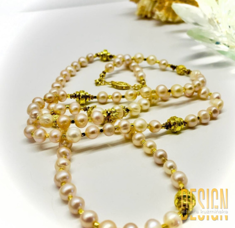 Naszyjnik z naturalnych pereł w odcieniu pudrowego różu w srebrze pozłacanym 24 K | Kuźmińska Design