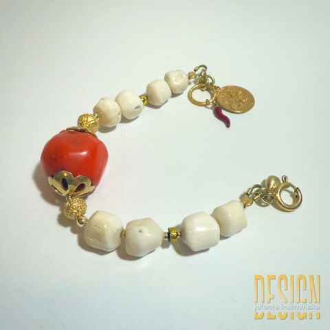 Bransoletka z białego i czerwonego korala | Srebro złocone – Kuźmińska Design