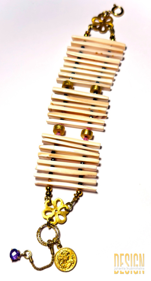 Bransoleta z masy perłowej bogato zdobiona zlotym srebrem