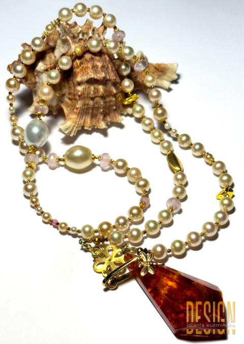 Naszyjnik z pereł porcelanowych z bursztynem w złotym srebrze | Kuźmińska Design – biżuteria artystyczna handmade