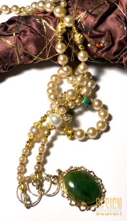 Naszyjnik z pereł porcelanowych i turkusu afrykańskiego z zawieszką z frenitu | Kuźmińska Design – srebro pozłacane 24K