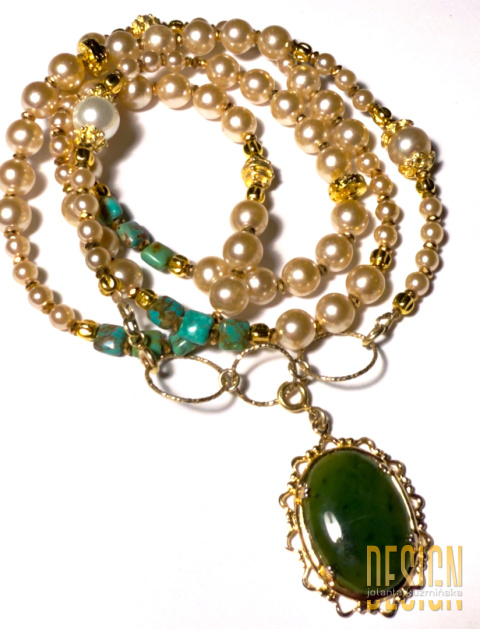 Naszyjnik z pereł porcelanowych i turkusu afrykańskiego z zawieszką z frenitu | Kuźmińska Design – srebro pozłacane 24K