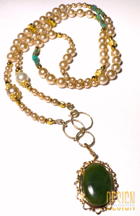 Naszyjnik z pereł porcelanowych i turkusu afrykańskiego z zawieszką z frenitu | Kuźmińska Design – srebro pozłacane 24K