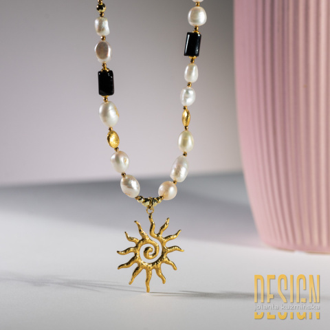 Naszyjnik z pereł i turmalinu z zawieszką słońca w srebrze pozłacanym 24 K | Kuźmińska Design