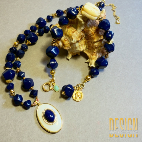 Bransoletka lapis lazuli z białym koralem w złoconym srebrze