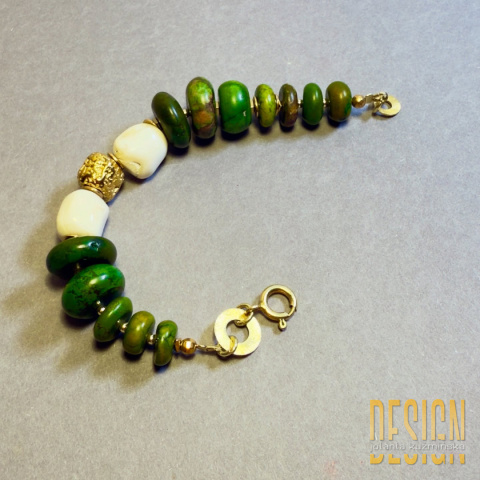 Bransoletka z serpentynitu i białego korala | Srebro złocone – Kuźmińska Design