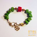 Bransoletka z zielonego i czerwonego korala z symbolem OM – 21 cm