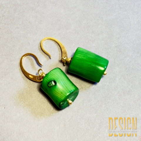 Kolczyki z naturalnego zielonego korala | Srebro złocone 24k – Kuźmińska Design