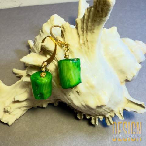 Kolczyki z naturalnego zielonego korala | Srebro złocone 24k – Kuźmińska Design