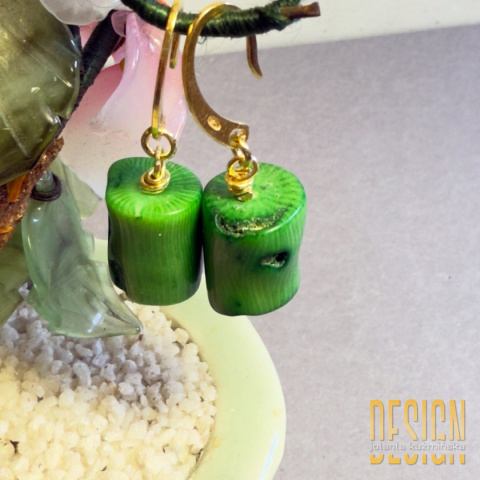 Kolczyki z naturalnego zielonego korala | Srebro złocone 24k – Kuźmińska Design