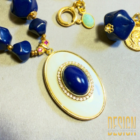 Naszyjnik z lapis lazuli z emaliowaną zawieszką – srebro pozłacane 24k