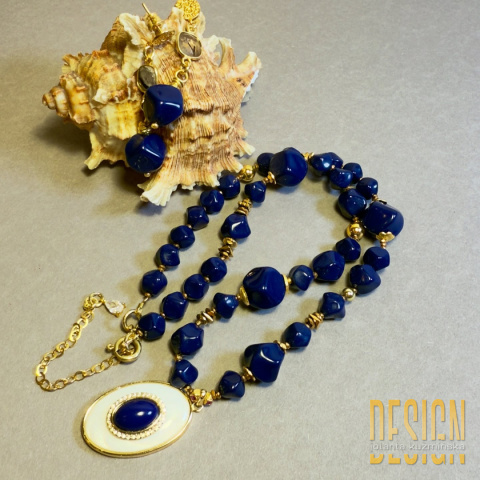 Naszyjnik z lapis lazuli z emaliowaną zawieszką – srebro pozłacane 24k