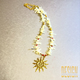 Naszyjnik z białego koralu z zawieszką słońca i granatem – Kolekcja ANTIQUA | Kuźmińska Design