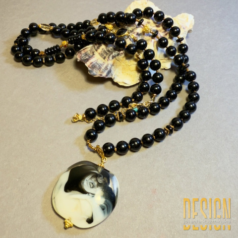 Naszyjnik z czarnego onyksu i cytrynu z zawieszką z agatu