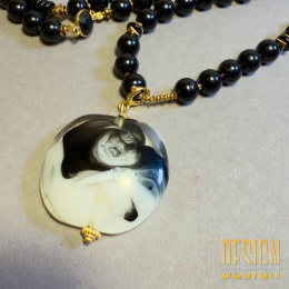 Naszyjnik z czarnego onyksu i cytrynu z zawieszką z agatu