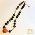 Naszyjnik z czarnych pereł i korala – srebro pozłacane 24K | Kuźmińska Design