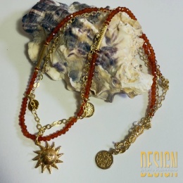 Naszyjnik z granatem i zawieszką słońca – srebro pozłacane 24k | Kuźmińska Design