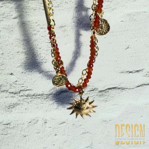 Naszyjnik z granatem i zawieszką słońca – srebro pozłacane 24k | Kuźmińska Design