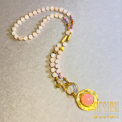 Naszyjnik z kwarcu różowego i różowego agatu z surowymi diamentami | Kuźmińska Design