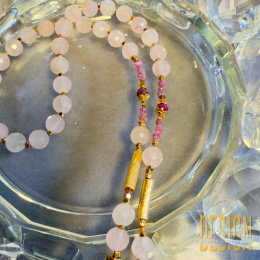 Naszyjnik z kwarcu różowego i różowego agatu z surowymi diamentami | Kuźmińska Design