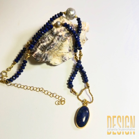 Naszyjnik z lapis lazuli i szarą perłą stylizowaną na starą – srebro pozłacane 24k | Kuźmińska Design