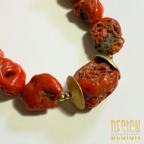 Naszyjnik z naturalnego koralu i motywem rozgwiazdy – srebro pozłacane 24k | Kuźmińska Design