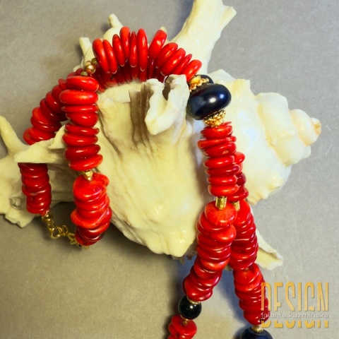 Naszyjnik z naturalnego koralu i czarnych pereł z symbolem OM – srebro pozłacane 24k | Kuźmińska Design