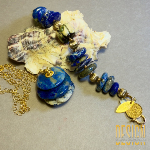 Naszyjnik z naturalnego azurytu na złoconym łańcuszku