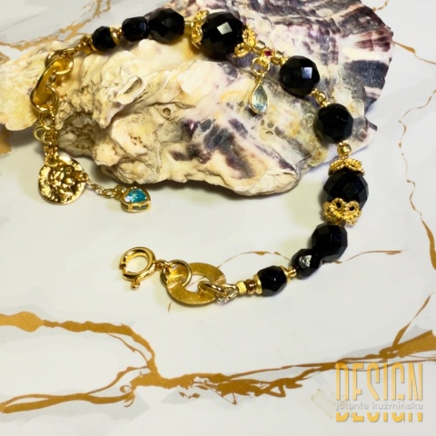Bransoletka z czarnego agatu z topazem blue – srebro pozłacane 24k