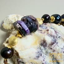 Bransoletka z czarnej perły i czaroitu | srebro złocone 24k – Kuźmińska Design