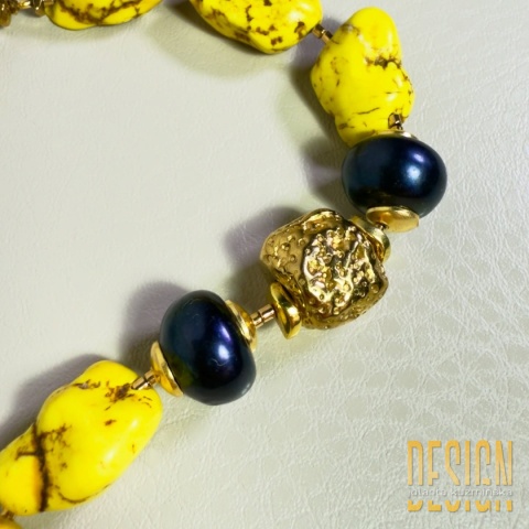 Bransoletka z howlitu o żółtej barwie z perłą – srebro pozłacane 24 k | Kuźmińska Design