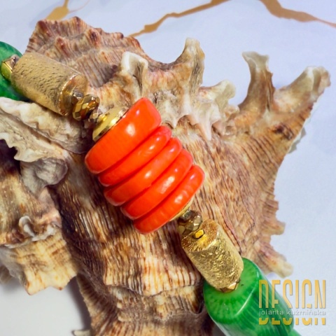 Bransoletka z zielonego koralu z akcentem pomarańczowym – srebro pozłacane 24 k | Kuźmińska Design