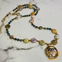 Naszyjnik Antiqua z jaspisów i apatytu z antyczną zawieszką – 42 cm