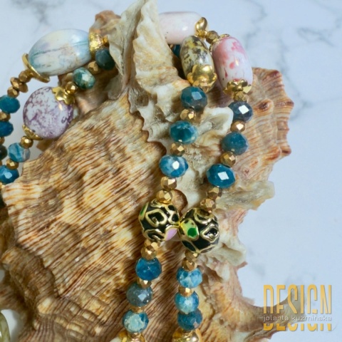 Naszyjnik Antiqua z jaspisów i apatytu z antyczną zawieszką – 42 cm