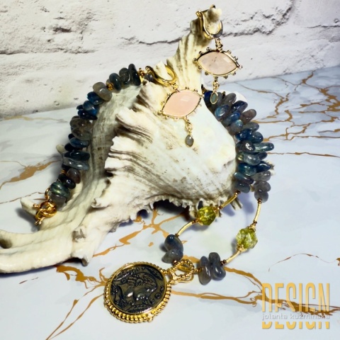Naszyjnik z labradorytów z antyczną zawieszką Juliusza Cezara | Kolekcja Antiqua – Kuźmińska Design