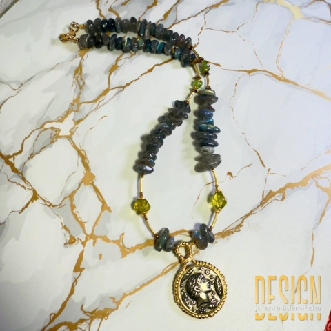 Naszyjnik z labradorytów z antyczną zawieszką Juliusza Cezara | Kolekcja Antiqua – Kuźmińska Design