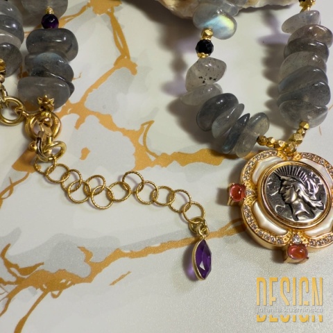 Naszyjnik z labradorytów z zawieszką Ateny – srebro złocone 24k | Unikat 1/1