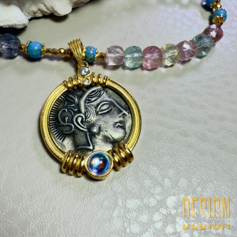 Naszyjnik z morganitów z antyczną zawieszką – srebro pozłacane 24k