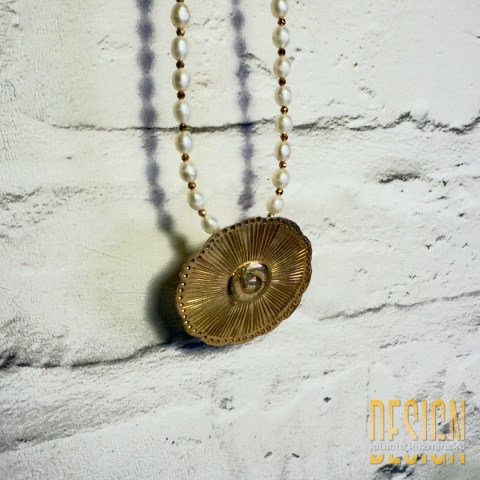 Naszyjnik z naturalnych pereł z zawieszką w złoconym srebrze 24k – unikat 1/1