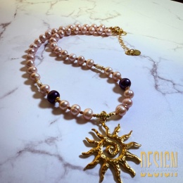 Naszyjnik z pereł Honora pudrowy róż – antyczne słońce | Kuźmińska Design