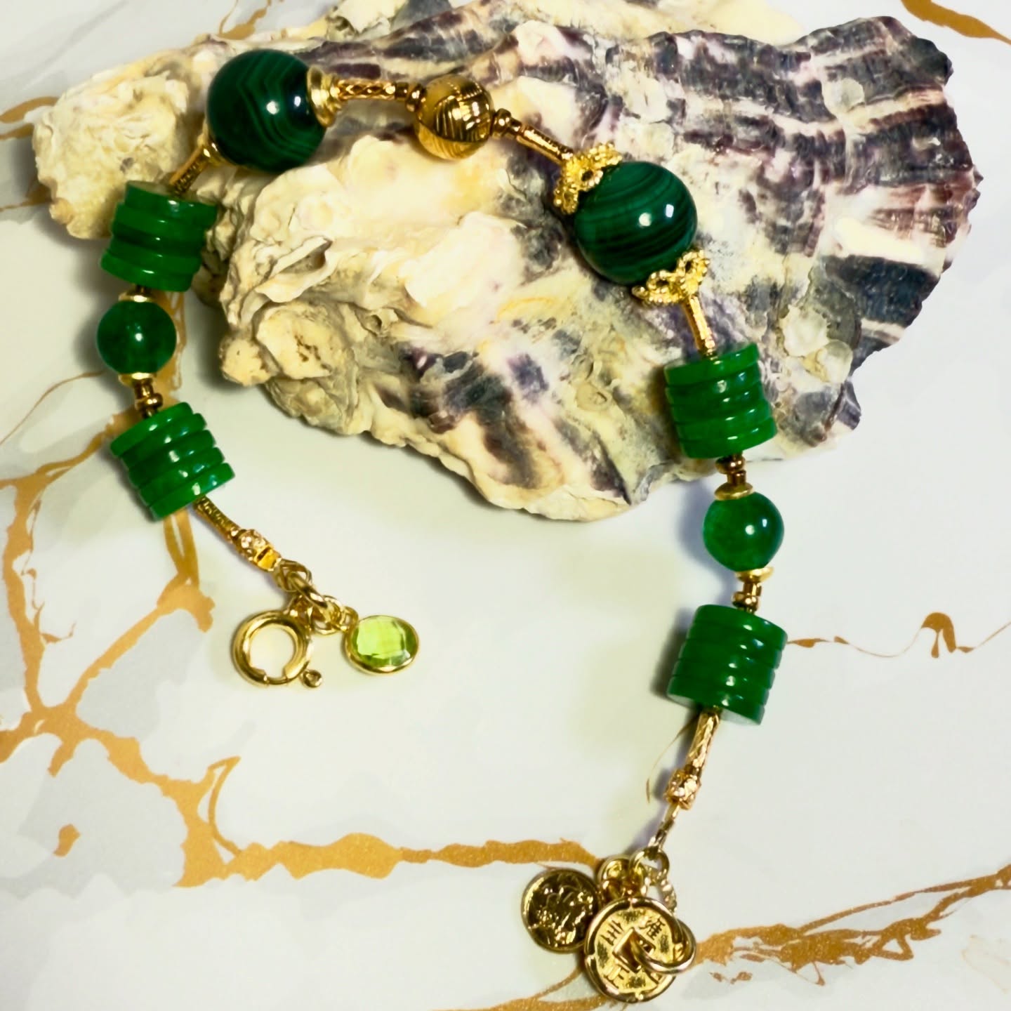 Kleopatra i jej zielone skarby – biżuteria inspirowana starożytnością