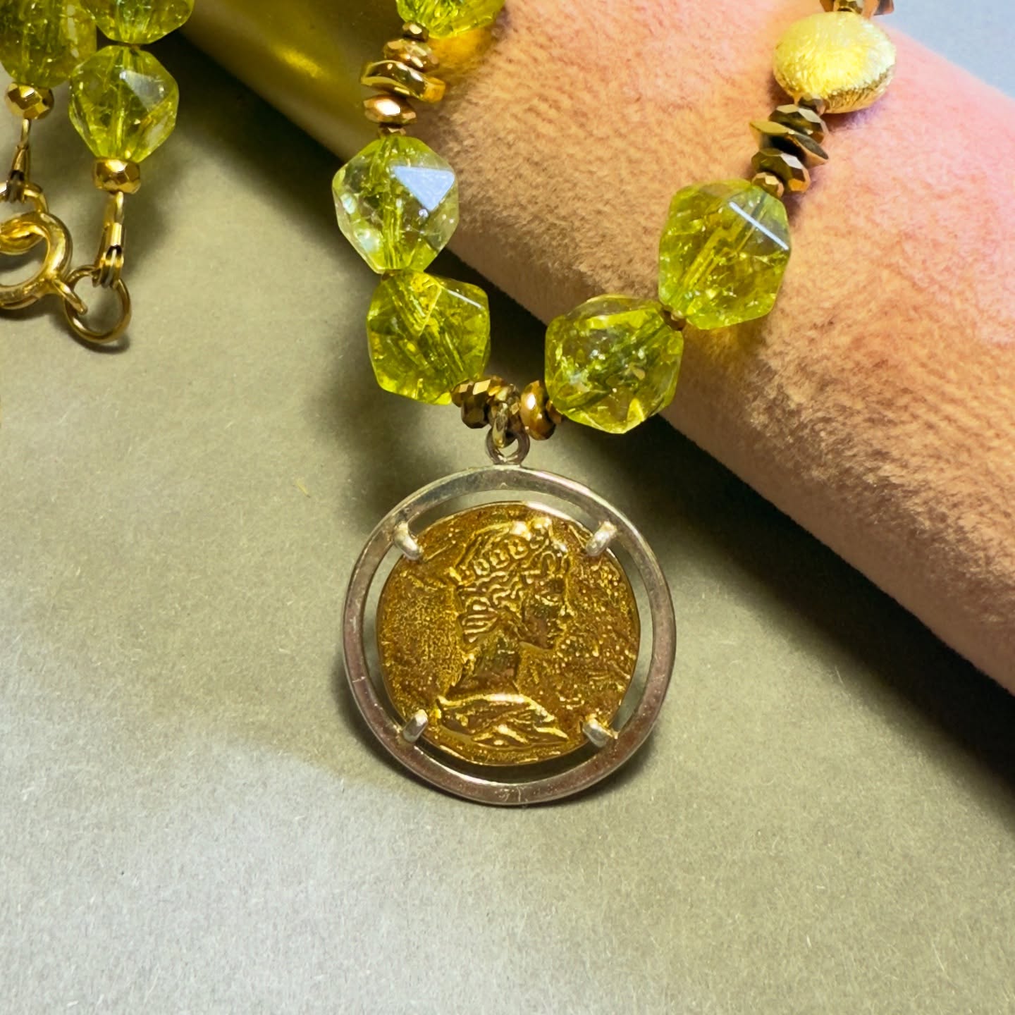 Lipiec – miesiąc Raka i Lwa. Jakie kamienie wspierają te znaki zodiaku?